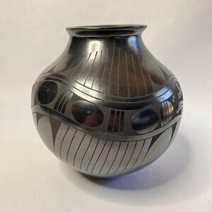 Black Art Pottery Vase Signed Tina Esperanza Mata Ortiz Oila Casa Grandes